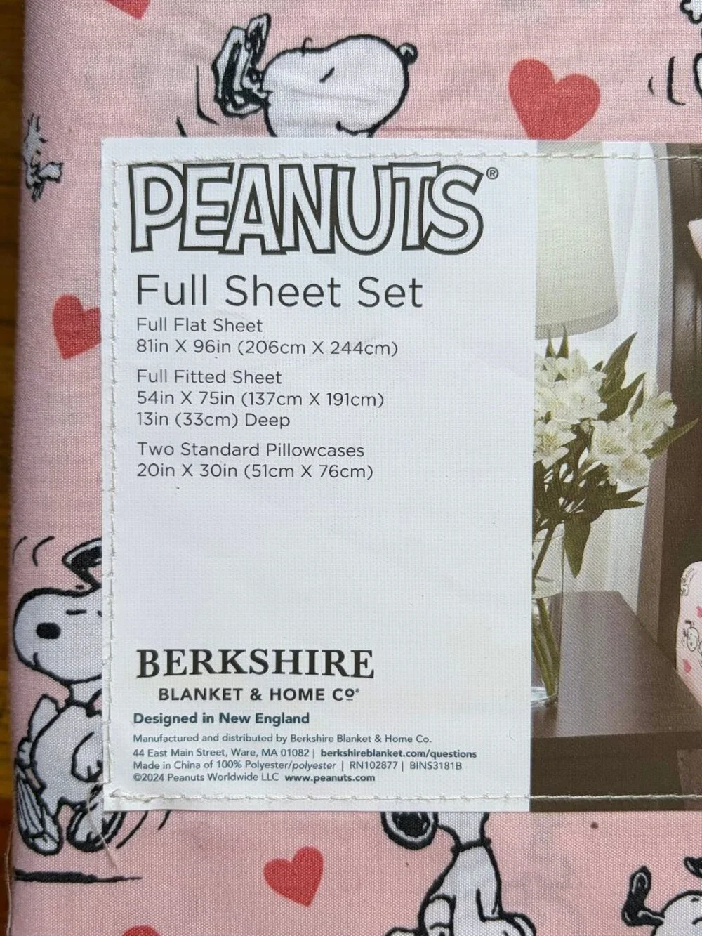 NEW Snoopy Peanuts Pink Valentines Day Poses And Hearts Queen Size Sheet Set
